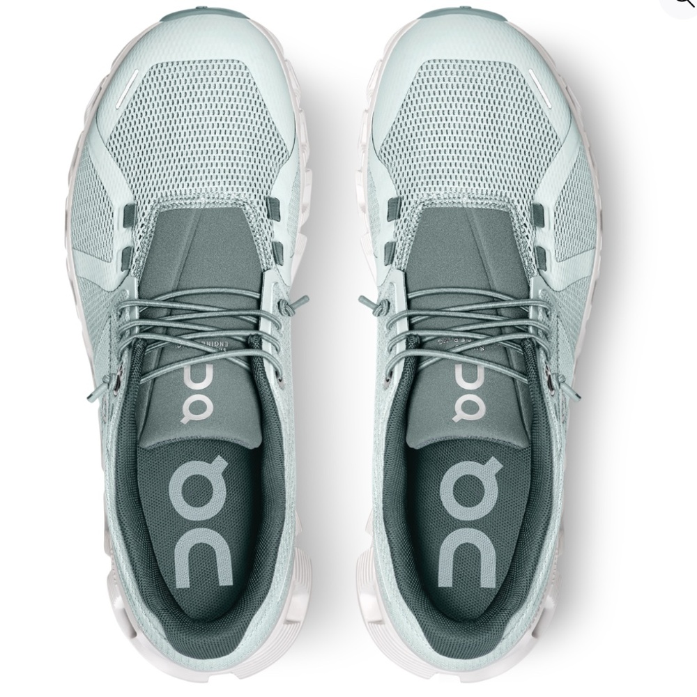 On Cloud 5 in Surf/Cloud, women's size 6